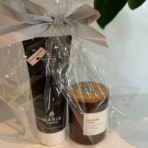 egen-designad etikett från niimbot på present i cellfon